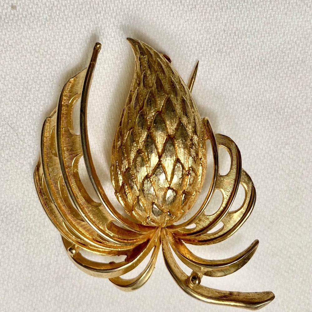 Gold Tone Pineapple Brooch